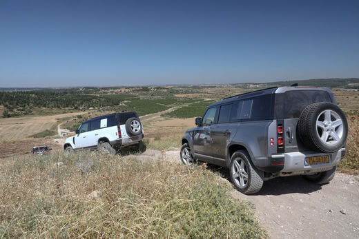 לנדרובר דיפנדר לנדרובר דיפנדר